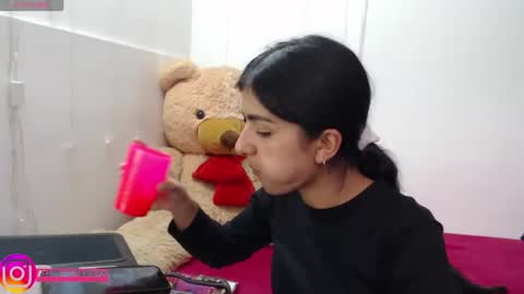 Anahi Browns online show from 10-14-25, 07:47