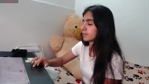 Anahi Browns online show from 03-05-26, 08:27