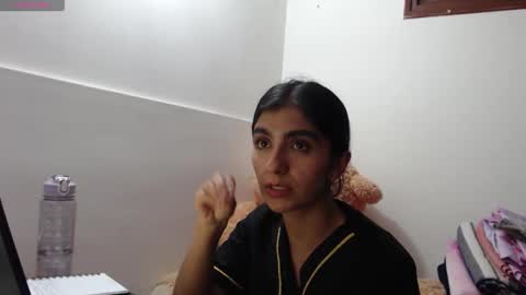 Anahi Browns online show from 04-10-26, 08:57