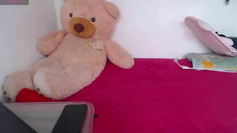 Anahi Browns online show from 06-16-26, 04:20