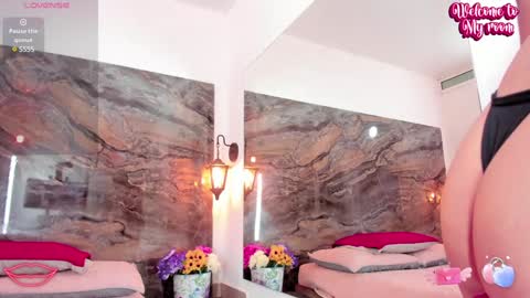 Snapshot of analia_smith chatting on 01-22-25, 02:04 Analia smith online show from 01-22-25, 02:04