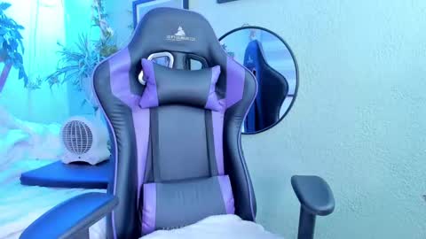 Snapshot of anapola_ chatting on 12-15-24, 11:23 ana online show from 12-15-24, 11:23