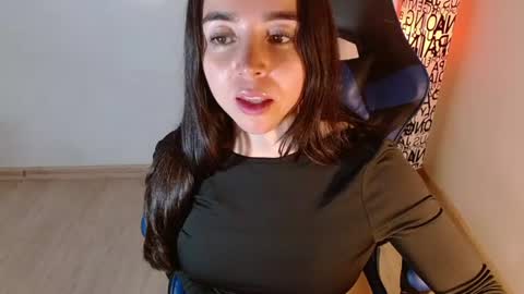Snapshot of anarosse__ chatting on 06-11-26, 02:53 ana 3 online show from 06-11-26, 02:53