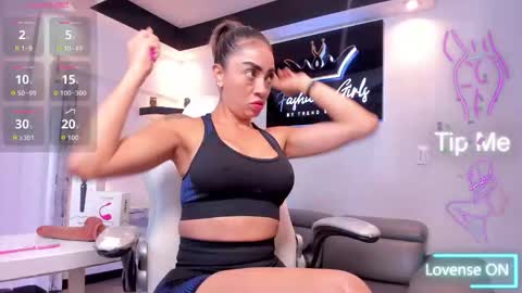 Snapshot of anaruiz1_ chatting on 10-12-25, 01:21 ana online show from 10-12-25, 01:21