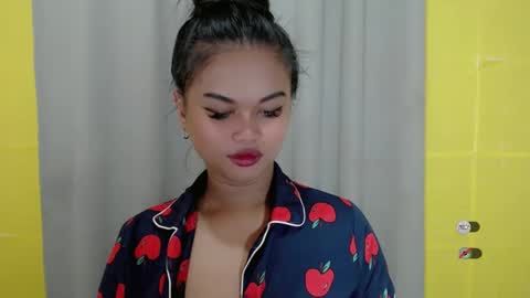 Snapshot of anaruru_ chatting on 01-12-25, 12:23 ANA online show from 01-12-25, 12:23