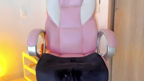 Anastacia online show from 01-17-25, 06:57