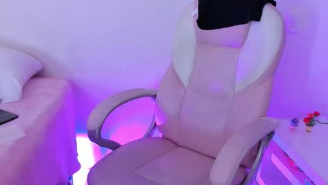 Anastacia online show from 12-22-25, 01:24