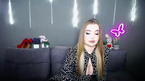 anastacyyellig online show from 04-17-26, 01:30