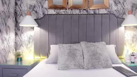 Mia online show from 09-25-25, 12:09