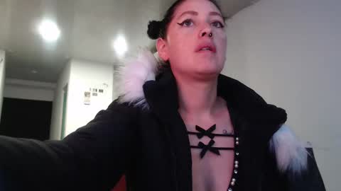 Snapshot of anasweet_69 chatting on 01-21-25, 02:43 ANA online show from 01-21-25, 02:43