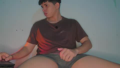 Snapshot of ancoder2912 chatting on 05-14-26, 04:52 Andres online show from 05-14-26, 04:52