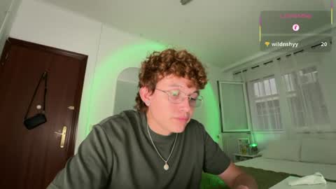 Snapshot of anddres_boss chatting on 06-12-26, 05:23 Tell Me ANDRESS ----- online show from 06-12-26, 05:23