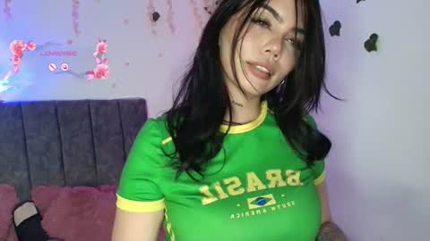 Andra de la Rosse online show from 06-13-26, 04:43