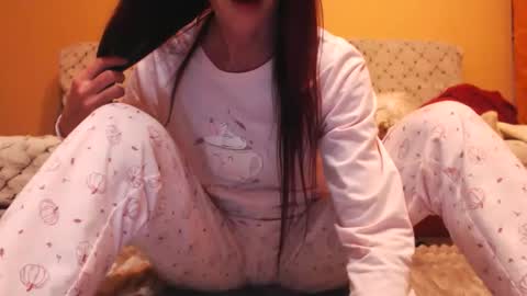 Snapshot of andrasweetie chatting on 10-13-25, 07:58 Andra online show from 10-13-25, 07:58