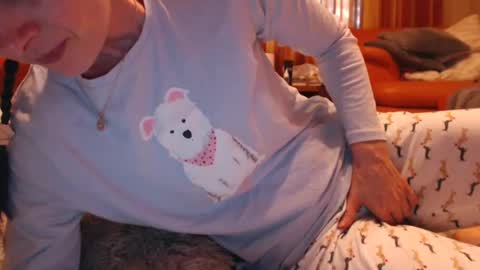 Snapshot of andrasweetie chatting on 06-27-26, 12:44 Andra online show from 06-27-26, 12:44
