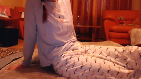 Snapshot of andrasweetie chatting on 06-28-26, 05:41 Andra online show from 06-28-26, 05:41