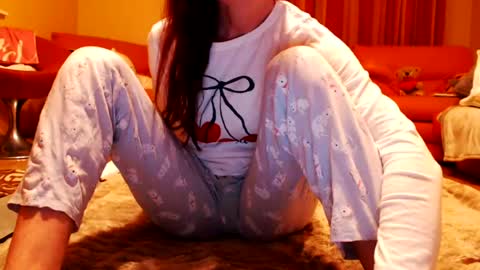 Snapshot of andrasweetie chatting on 07-05-26, 07:10 Andra online show from 07-05-26, 07:10