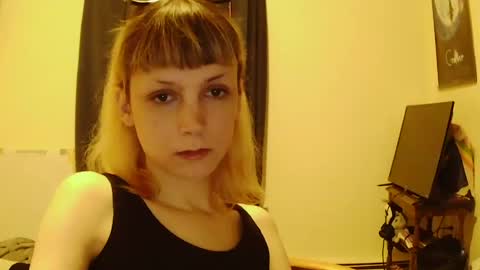 Snapshot of andrea_davenport chatting on 07-07-26, 02:03 andrea online show from 07-07-26, 02:03