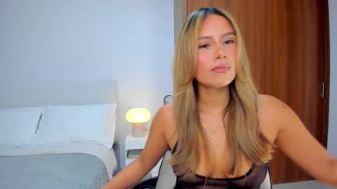 Snapshot of andrea_martini_ chatting on 10-10-25, 12:31 andrea online show from 10-10-25, 12:31