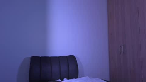 Snapshot of andrea_torres_ chatting on 01-28-25, 01:08 online show from 01-28-25, 01:08