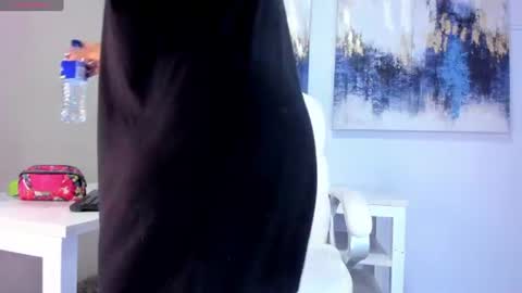 Snapshot of andreaa_zoee_ chatting on 06-13-26, 02:37 Andrea Zoelins online show from 06-13-26, 02:37