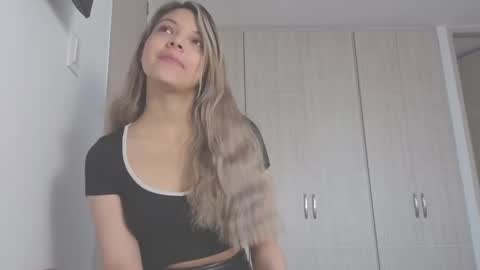 Snapshot of andreau_19 chatting on 11-28-25, 01:25 andreau 19 online show from 11-28-25, 01:25