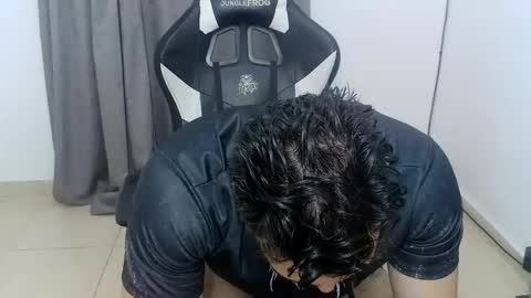 andres180950734 online show from 10-27-25, 11:52