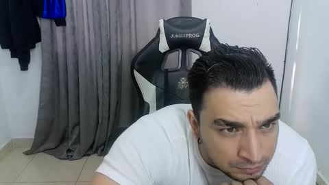 Snapshot of andres180950734 chatting on 05-12-26, 12:35 andres180950734 online show from 05-12-26, 12:35