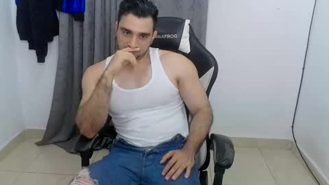 Snapshot of andres180950734 chatting on 05-13-26, 12:52 andres180950734 online show from 05-13-26, 12:52