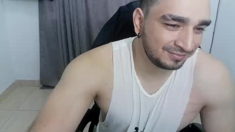 Snapshot of andres180950734 chatting on 05-19-26, 12:33 andres180950734 online show from 05-19-26, 12:33