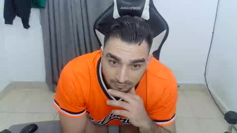 Snapshot of andres180950734 chatting on 06-10-26, 12:11 andres180950734 online show from 06-10-26, 12:11
