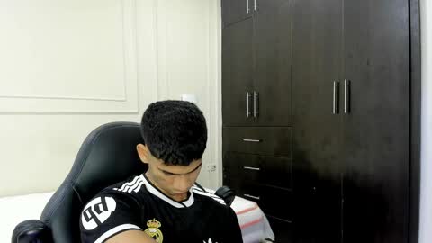 Snapshot of andres_stud chatting on 05-07-26, 04:07 andres_stud online show from 05-07-26, 04:07