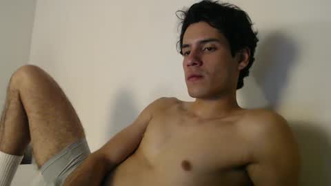 Snapshot of andrestorres0 chatting on 01-09-25, 01:29 Andres Torres online show from 01-09-25, 01:29