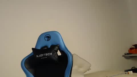 Snapshot of andrestorres0 chatting on 02-12-25, 12:16 Andres Torres online show from 02-12-25, 12:16