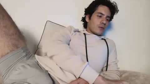 Snapshot of andrestorres0 chatting on 02-14-25, 02:28 Andres Torres online show from 02-14-25, 02:28