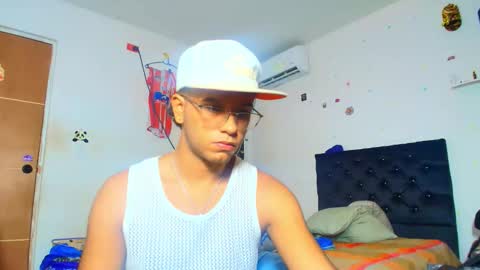Snapshot of andreswhite_shotoflust chatting on 06-10-26, 02:01 andreswhite_shotoflust online show from 06-10-26, 02:01