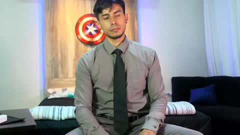 Snapshot of andrew_elliot chatting on 02-08-25, 02:15 Andrew online show from 02-08-25, 02:15