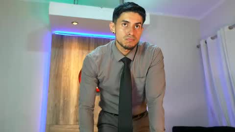 Snapshot of andrew_elliot chatting on 02-22-25, 02:06 Andrew online show from 02-22-25, 02:06