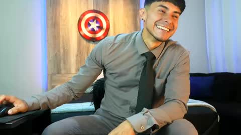 Snapshot of andrew_elliot chatting on 03-05-25, 02:25 Andrew online show from 03-05-25, 02:25