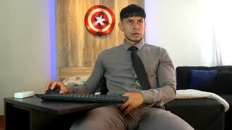 Snapshot of andrew_elliot chatting on 03-06-25, 03:56 Andrew online show from 03-06-25, 03:56