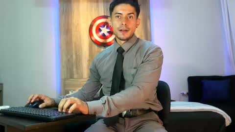 Snapshot of andrew_elliot chatting on 03-09-25, 02:50 Andrew online show from 03-09-25, 02:50