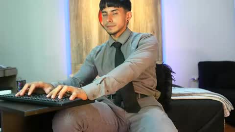 Snapshot of andrew_elliot chatting on 03-12-25, 02:52 Andrew online show from 03-12-25, 02:52