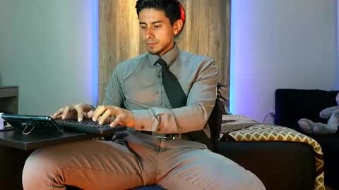 Snapshot of andrew_elliot chatting on 09-09-25, 05:07 Andrew online show from 09-09-25, 05:07