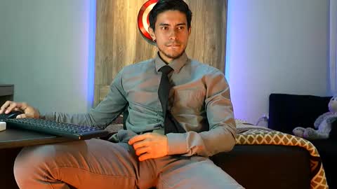 Snapshot of andrew_elliot chatting on 09-13-25, 04:01 Andrew online show from 09-13-25, 04:01