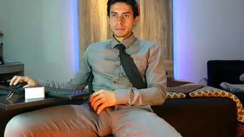 Snapshot of andrew_elliot chatting on 09-23-25, 02:03 Andrew online show from 09-23-25, 02:03