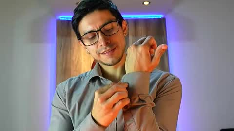 Snapshot of andrew_elliot chatting on 09-24-25, 01:53 Andrew online show from 09-24-25, 01:53