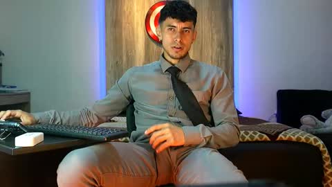 Snapshot of andrew_elliot chatting on 10-01-25, 05:24 Andrew online show from 10-01-25, 05:24