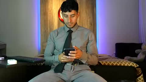 Snapshot of andrew_elliot chatting on 10-05-25, 06:34 Andrew online show from 10-05-25, 06:34