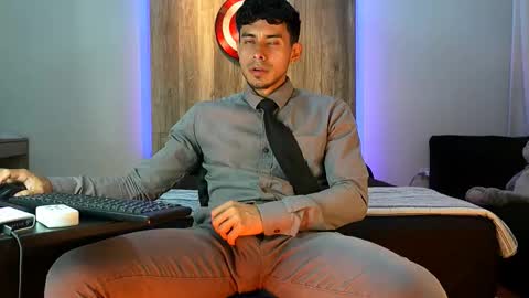 Snapshot of andrew_elliot chatting on 10-11-25, 02:44 Andrew online show from 10-11-25, 02:44