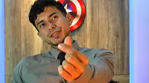 Snapshot of andrew_elliot chatting on 10-12-25, 06:12 Andrew online show from 10-12-25, 06:12